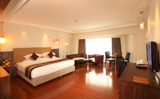 The Altruist Business Hotel Kharadi Pune Eksteriør billede