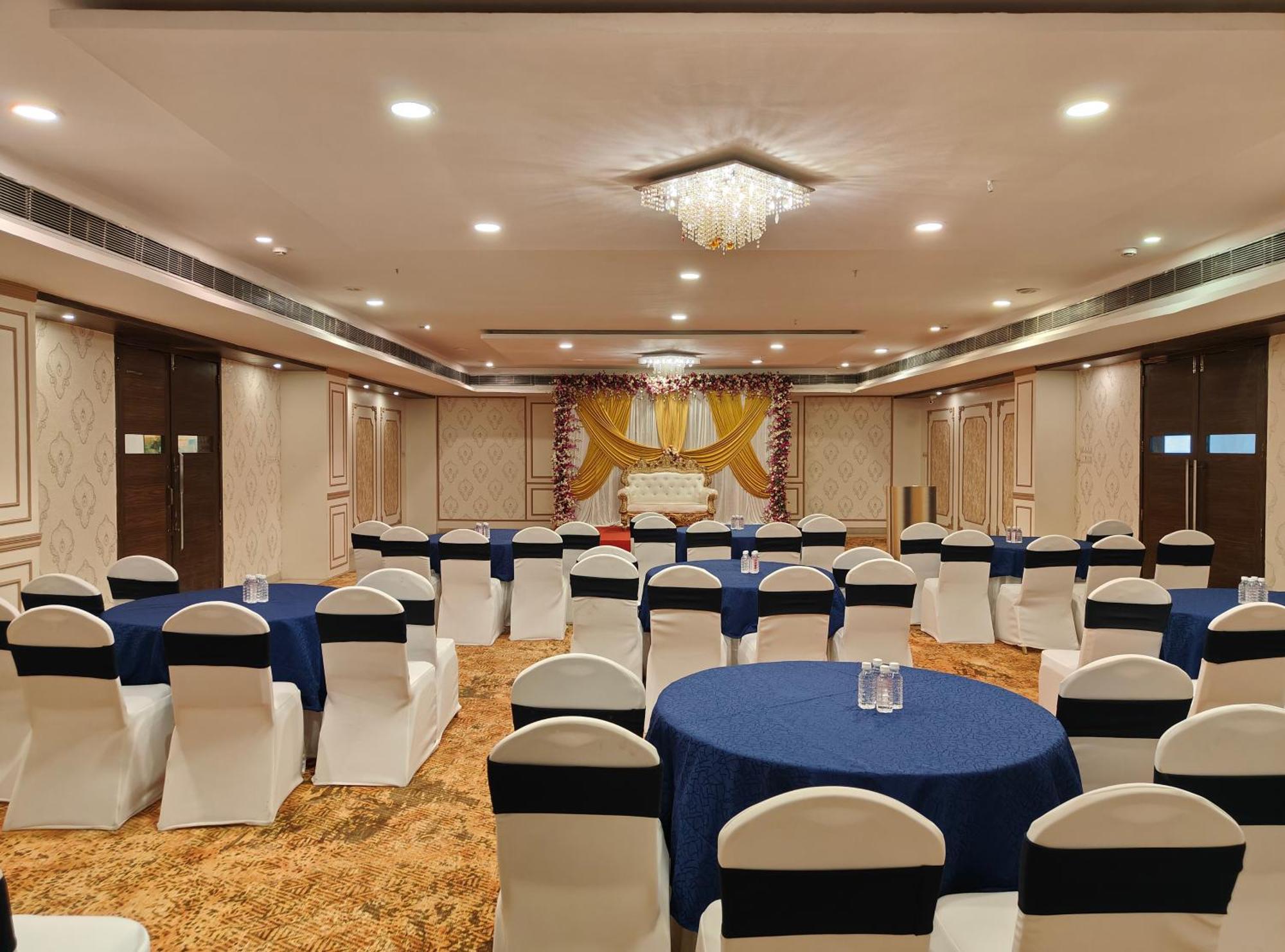 The Altruist Business Hotel Kharadi Pune Eksteriør billede