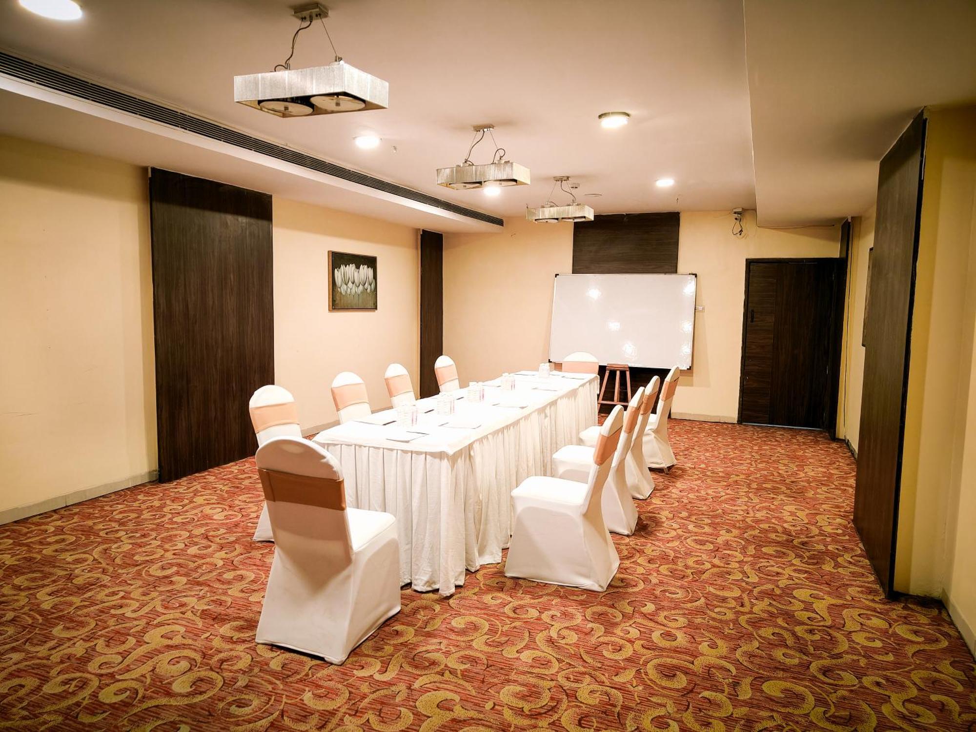 The Altruist Business Hotel Kharadi Pune Eksteriør billede