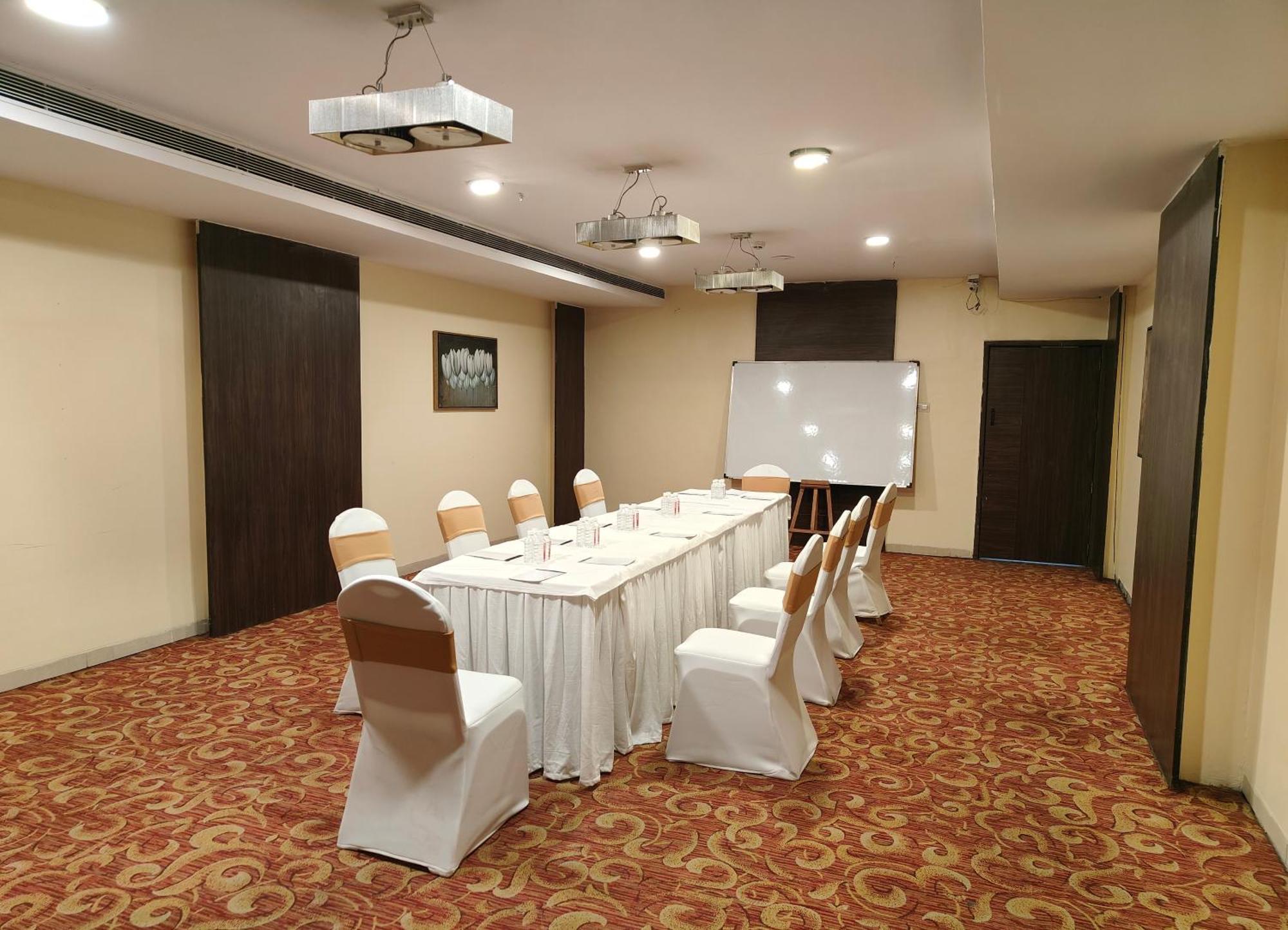The Altruist Business Hotel Kharadi Pune Eksteriør billede